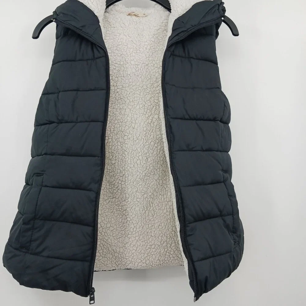 Hollister Black Puffer Vest Sherpa Lining Hood Size Medium
